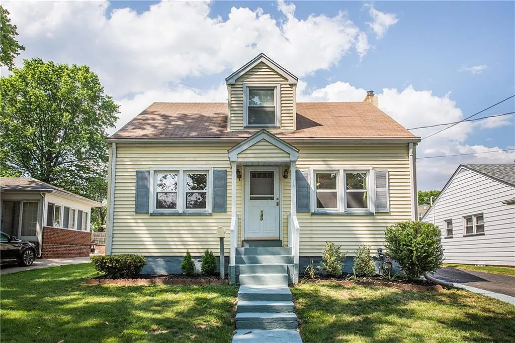 140 Fay St photo 1
