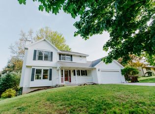 186 Glen Eagle Dr NE, Rockford, MI 49341