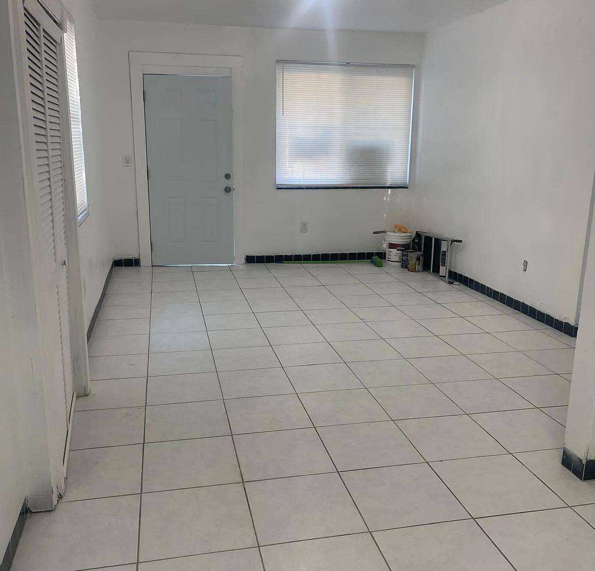 3 bed, 950 sqft, $2,100 — Photo 3