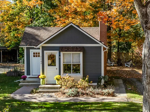 1147 Traver Rd, Ann Arbor, MI 48105