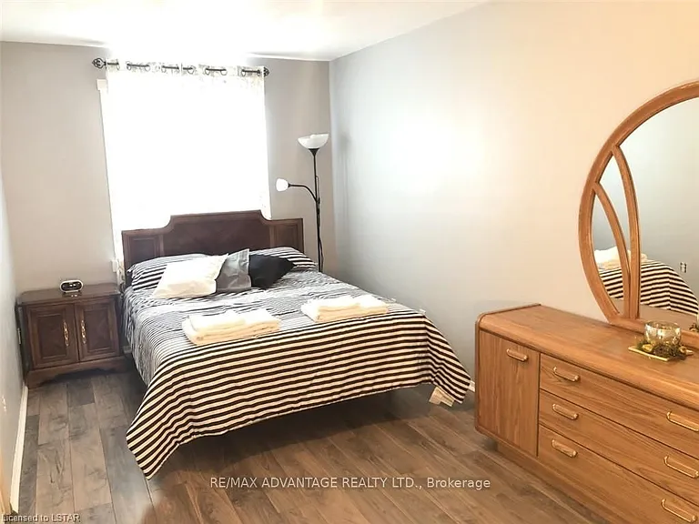 17 Sterling St #UPPER — Photo 23
