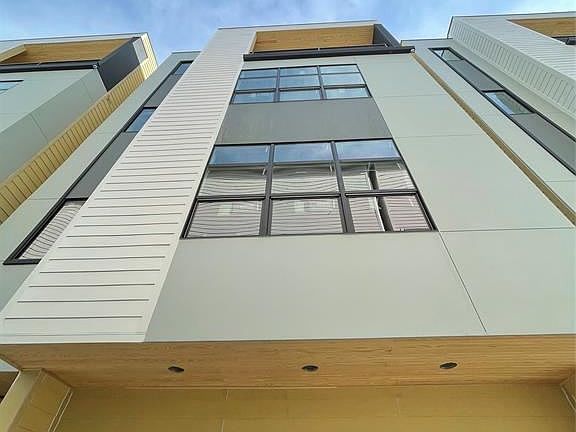 4th image of 2414 Emancipation Ave #A