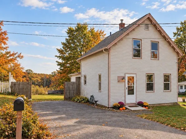 12 Brightside St, Millbury, MA 01527