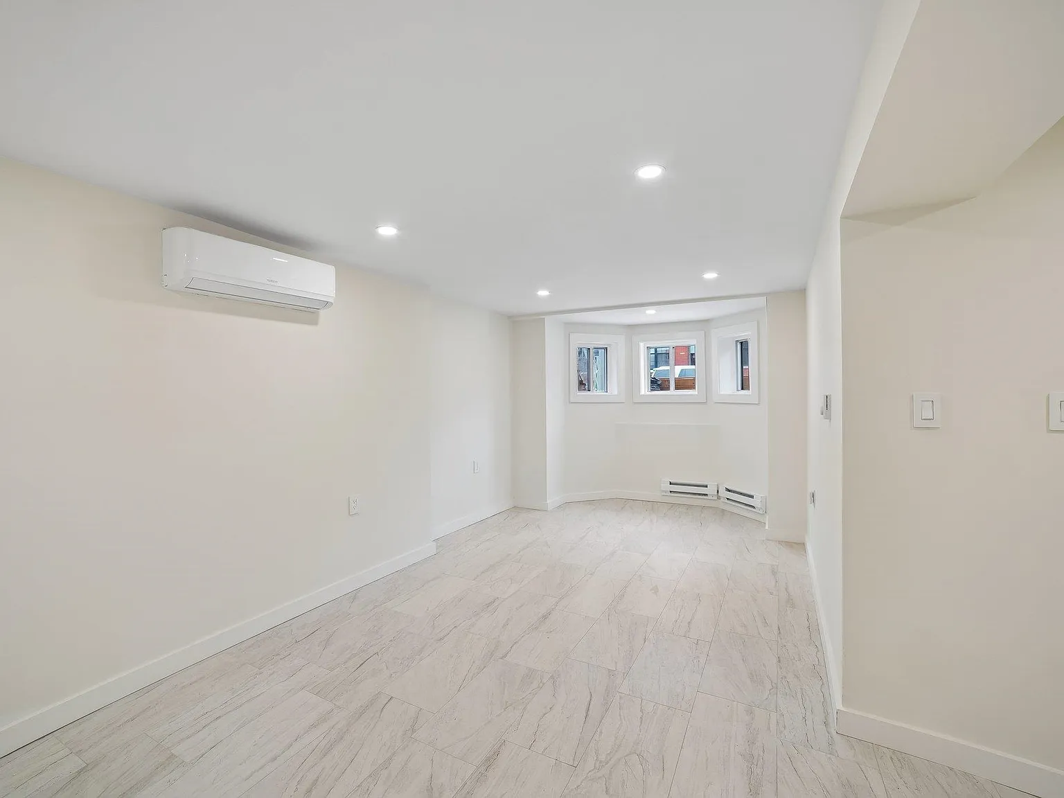1 bed, 1.0 bath, $1,850 — Photo 2