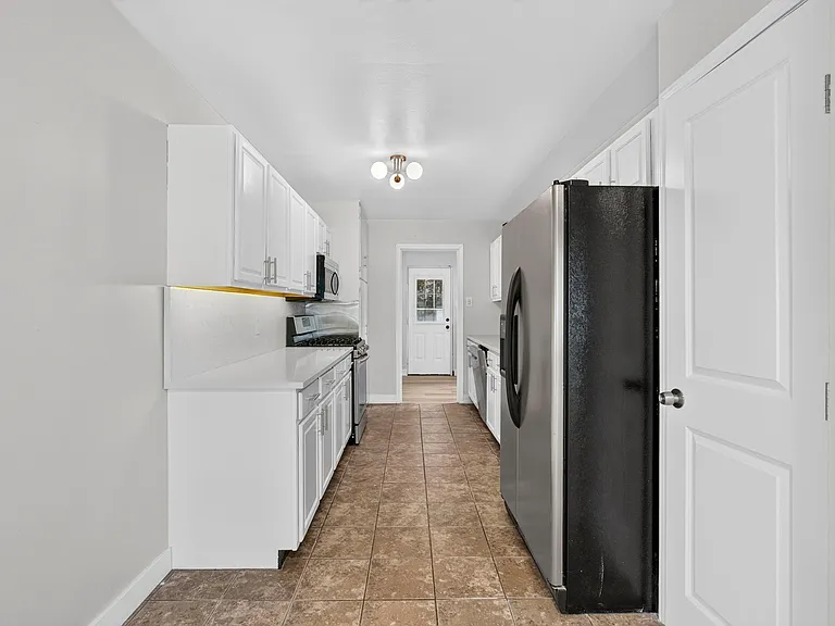 2844 Westlawn St — Photo 10
