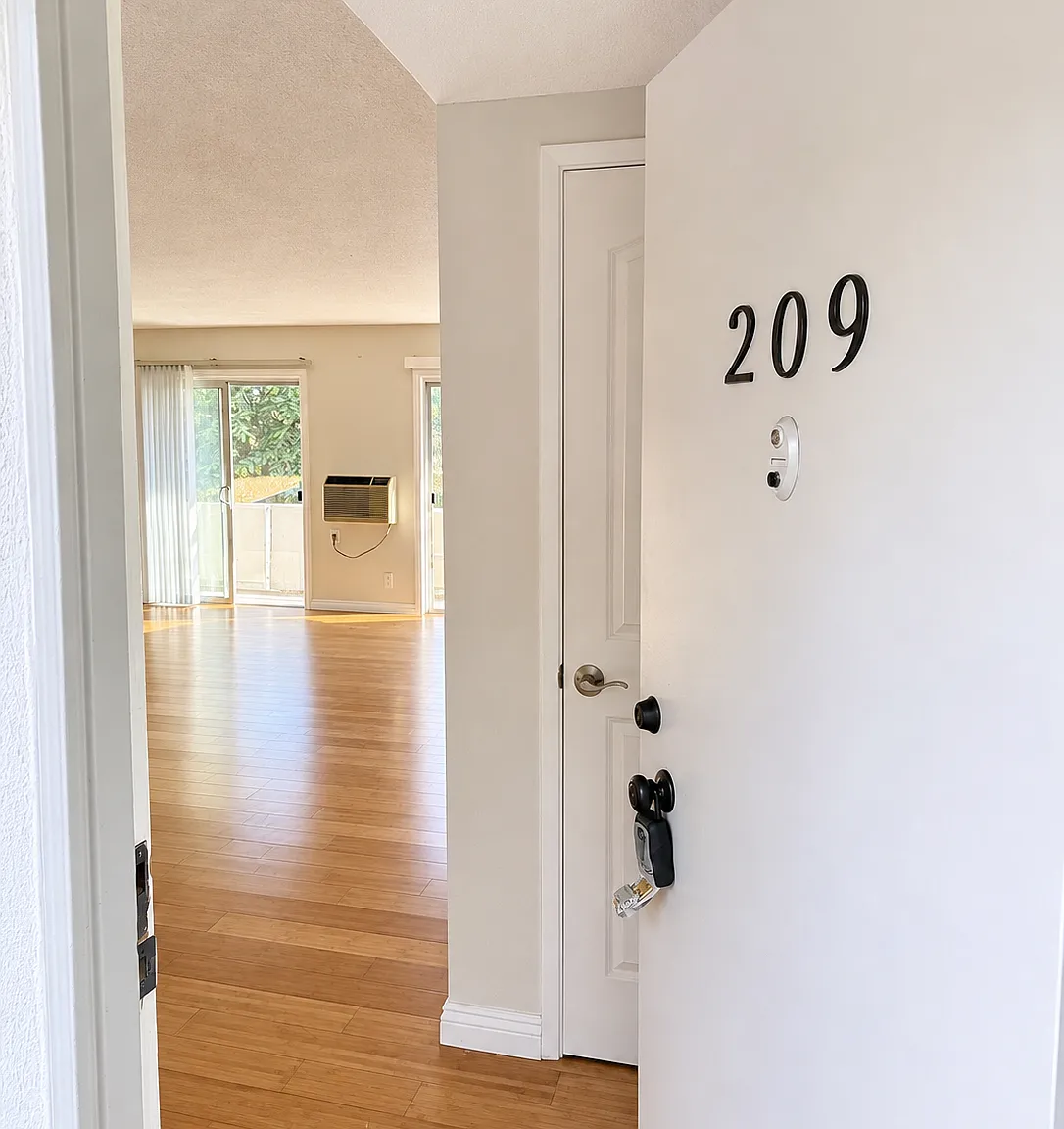 8939 Cadillac Ave — Photo 3