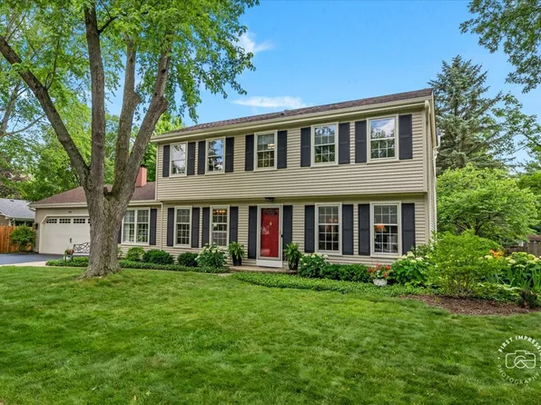 916 Britta Ln, Batavia, IL 60510