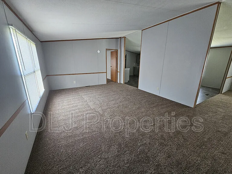 1376 Providence Rd — Photo 8