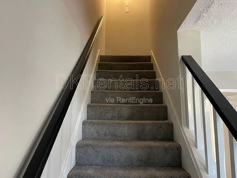 1092 Dassow Ct — Photo 10