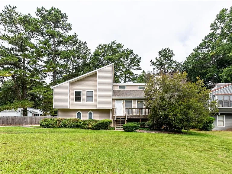 409 Arnold Rd — Photo 2