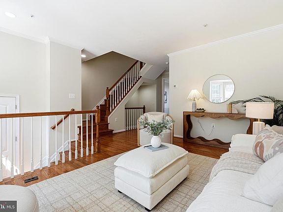 3rd image of 974 Jubal Way