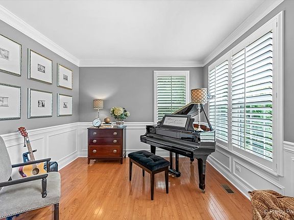 5th image of 1228 Meade Ct