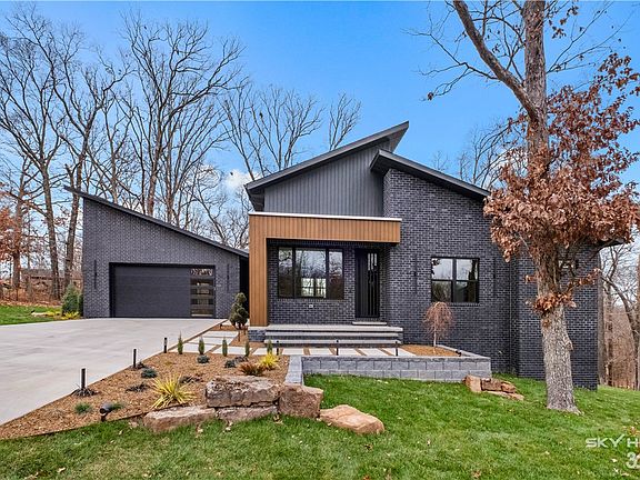 2nd image of 5 Ayton Ln