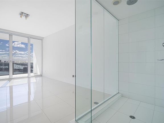 5th image of 2020 N Bayshore Dr APT 3506