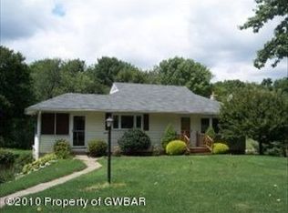 320 Upper Demunds Rd, Dallas, PA 18612