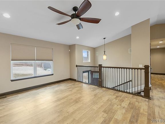 4th image of 321 Hawk Lake Dr