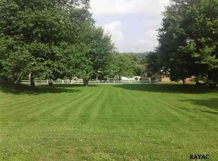 35 W Sunset View St, Spring Grove, PA 17362