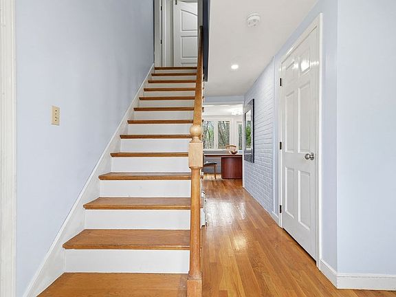 5th image of 20 Meadow Brook Rd