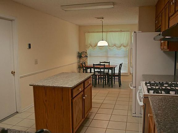 THE KITCHEN AND THE ADJOINING BREAKFAST ROOM.  THESE  2 ROOMS HAVE TILE FLOORS (2012) .