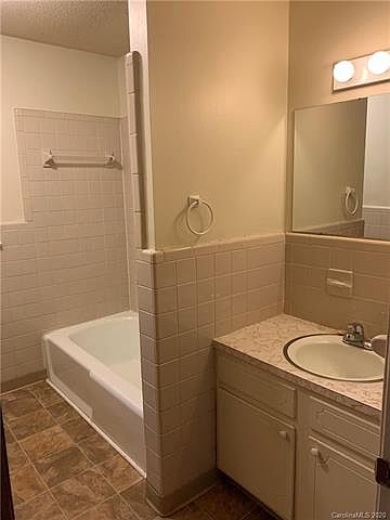 2nd image of 318 Holland Cir
