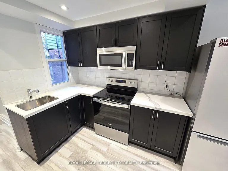 1037 Bathurst St #3 — Photo 6