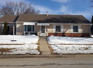 506 Parkside Cir, Streamwood, IL 60107