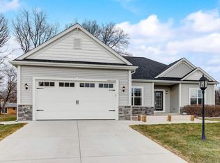 N49W15302 Orchid Cir, Menomonee Falls, WI 53051