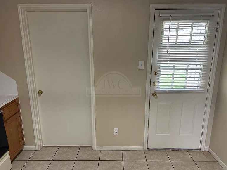 1905 Windward Dr — Photo 7