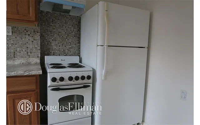 Rented by Douglas Elliman | media 15