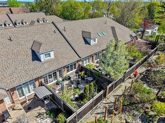 4th image of 120 University Ave E #903