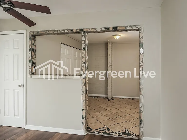 946 Keen Ct — Photo 4