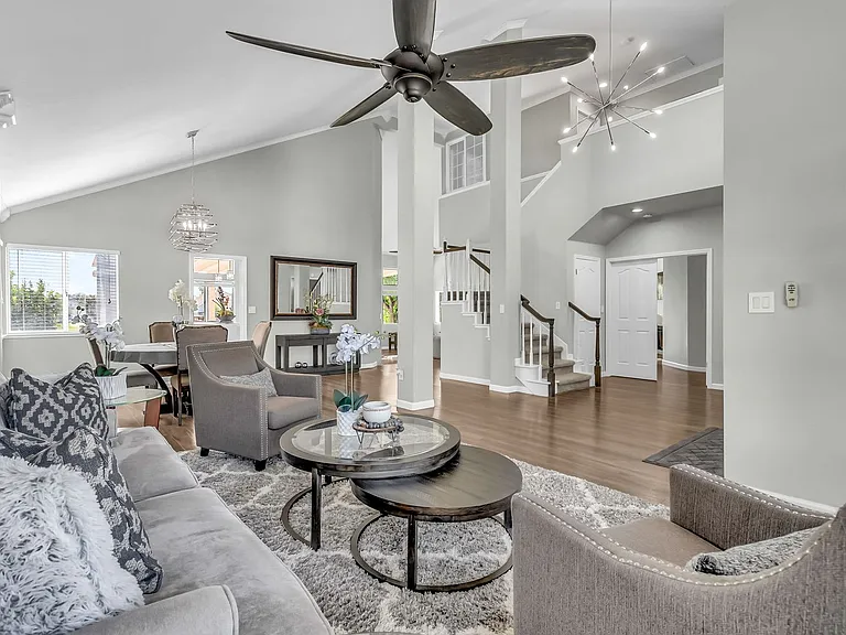 2435 Pinehurst Ct — Photo 8