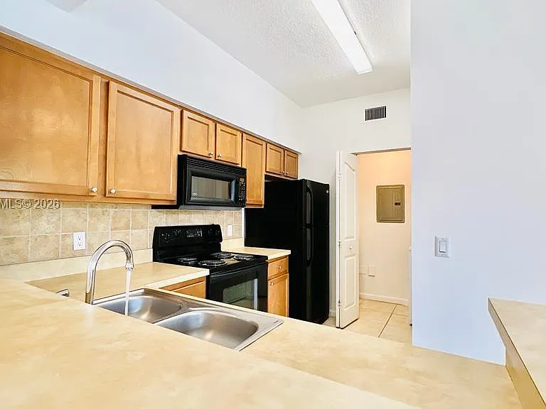 2304 Myrtlewood Cir E #304 — Photo 5