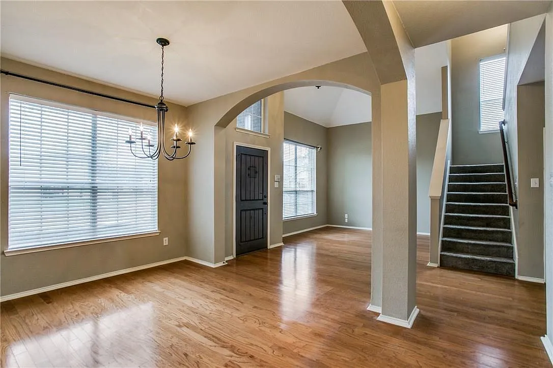 4 bed, 2640 sqft, $2,900 — Photo 3