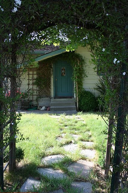 1st image of 925 Cecelia Dr