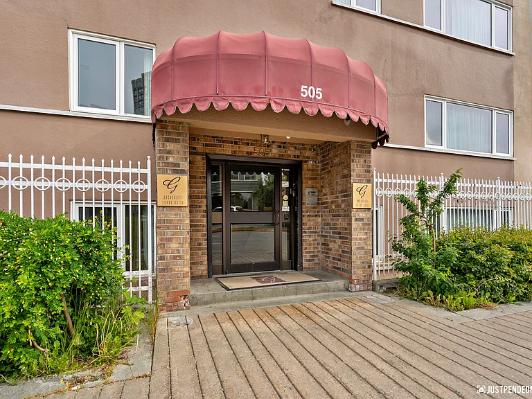 Anchorage Grand — Photo 15