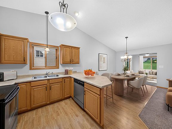 5th image of 868 Southern Ridge Dr SW