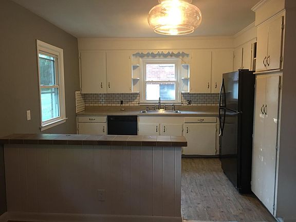 5th image of 1109 McCausland St