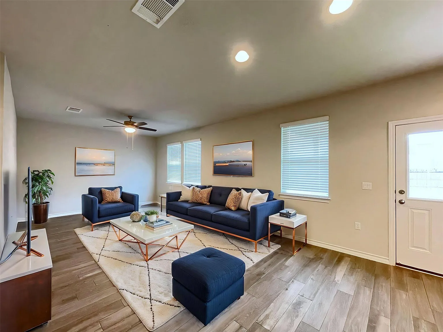 4 bed, 3.0 bath, 2227 sqft, $3,000 — Photo 3