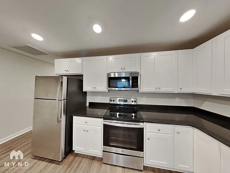 733 Hillside St — Photo 3