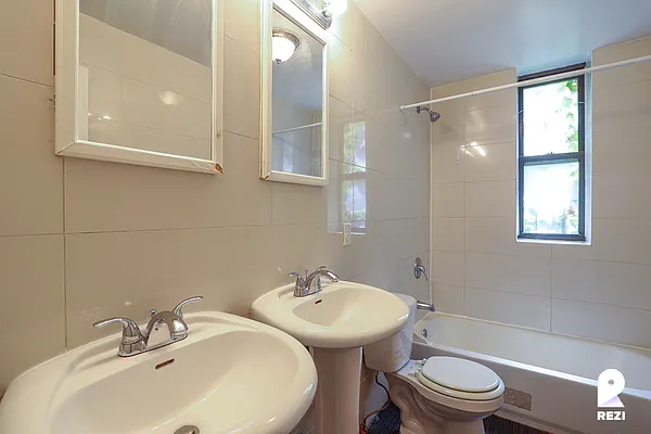 Rented by REZI | media 17