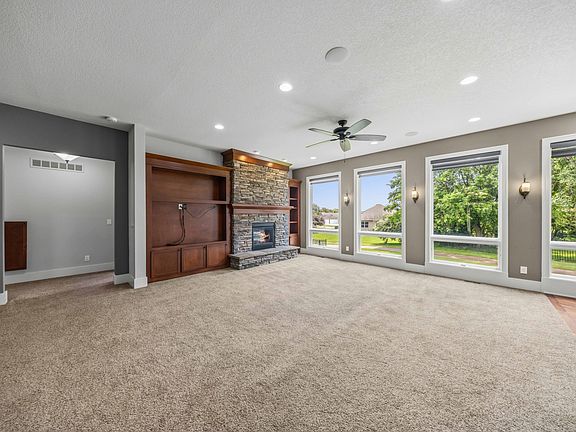 5th image of 1406 Oakwood Dr