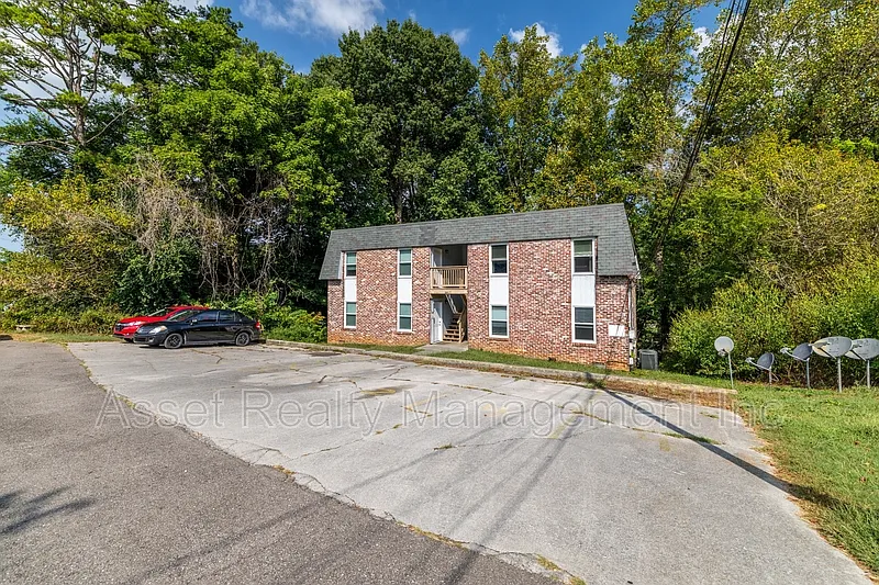 2 bed, 1.0 bath, 950 sqft, $1,095 — Photo 3