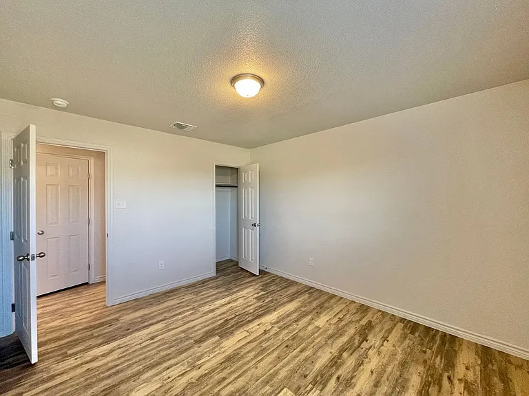 1801 Castroville Trl — Photo 13