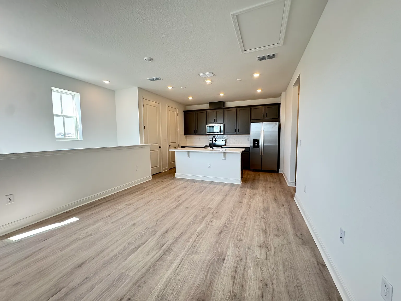 9869 Gobat Aly — Photo 2