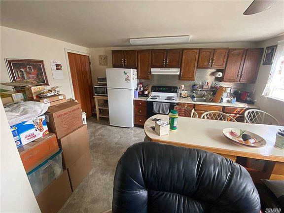 2nd image of 1830 Harvey Ln