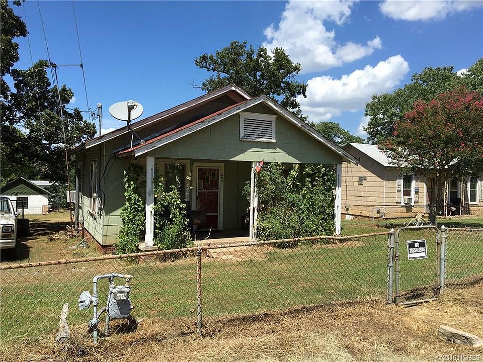 2nd image of 208 Oklahoma Ave
