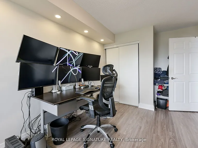 25 Kingsbridge Garden Cir #1126 — Photo 36