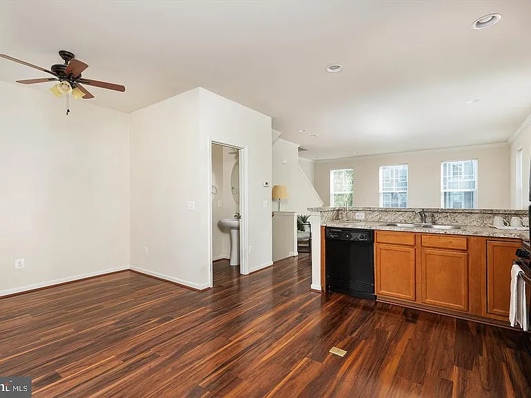 109 Splendor Garden Way — Photo 13