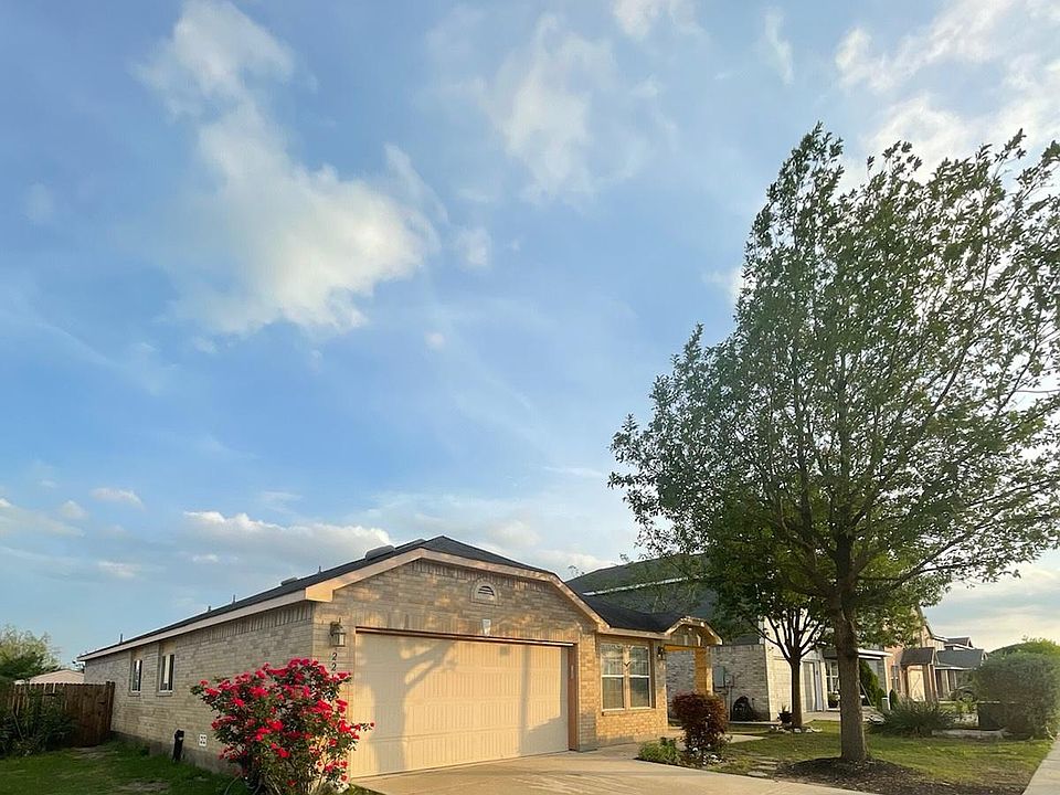 1st image of 221 Willow Crst
